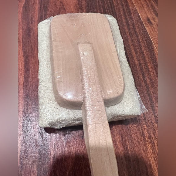 New - Natural Exfoliating Loofah Back Sponge Scrubber w/ Long Wooden Handle - Picture 3 of 6